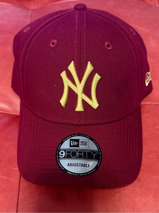 New Era Other - New Era Adjustable 9FORTY Maroon Hat with Gold NY Yankees Logo size OSFM